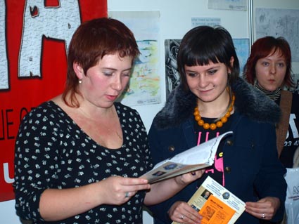 Координатор журналу Стіна Костилєва Наталія і переможці конкурсів журналу Стіна