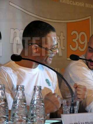 Жан Клод Ван Дам копіює Сільвестора Сталоне)